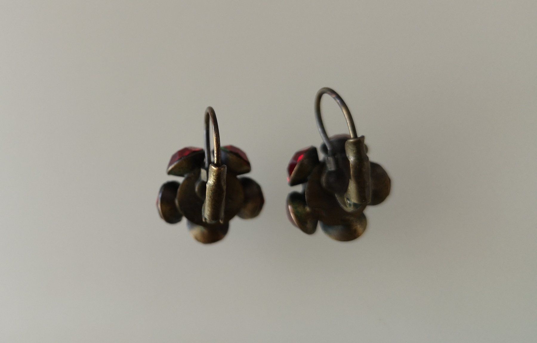 Orecchini pendenti & Orecchini a lobo: Schöne Ohrringe rot Strass Glas Blumen – Usato da Ennetbaden venduto da Rosen1 4