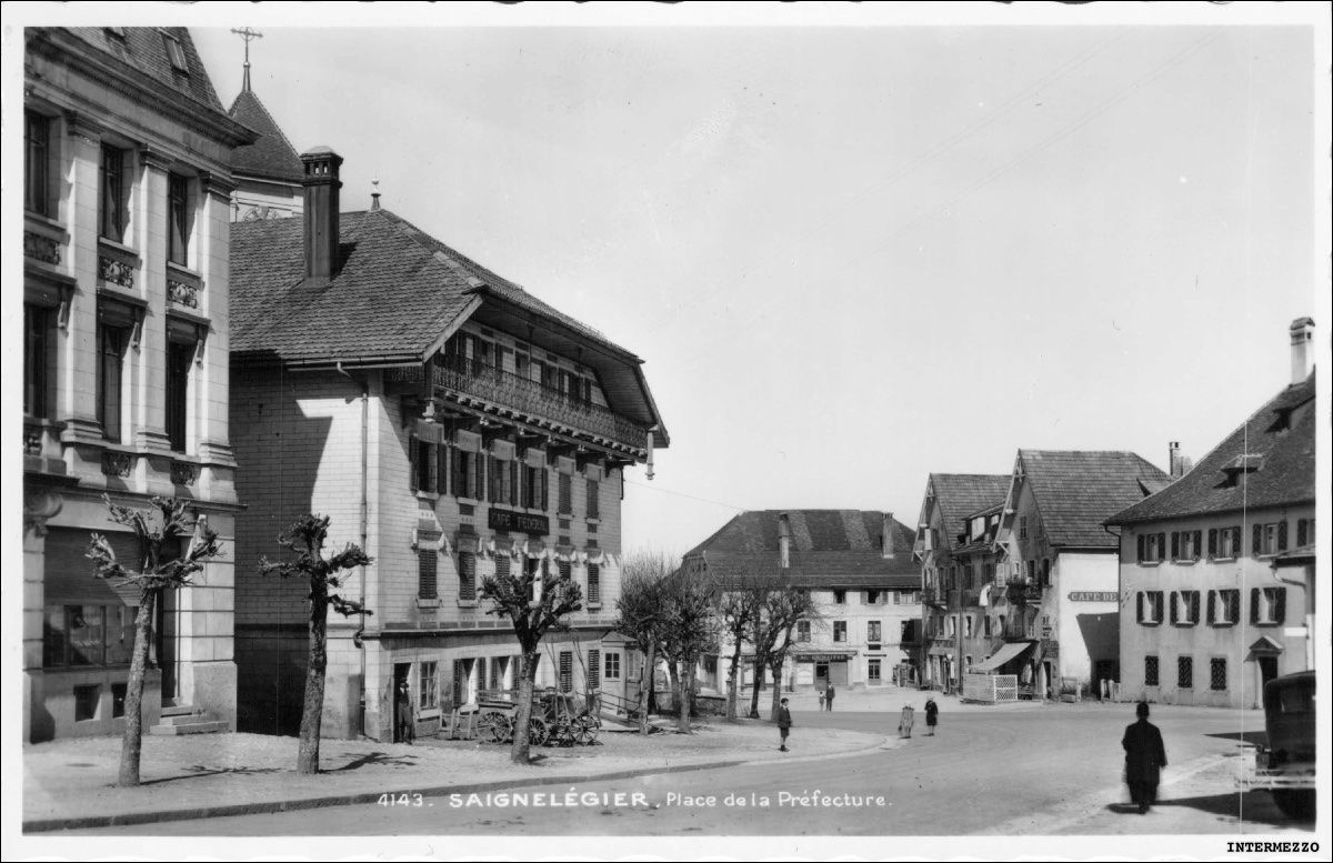 Cartoline postali: Saignelégier // Place de la Préfecture ca. 1920 – Usato da Basel venduto da intermezzo12