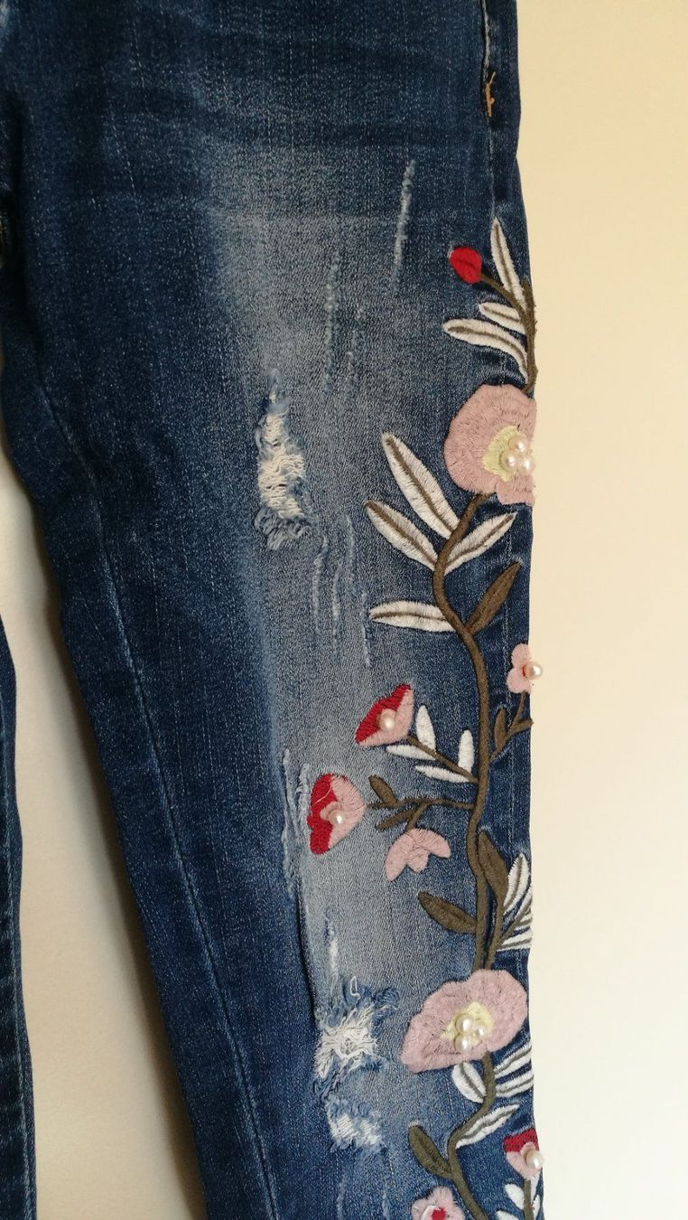 Jeans: Jeans avec broderies fleurs – Usato da Martigny venduto da Lea_lucci 1
