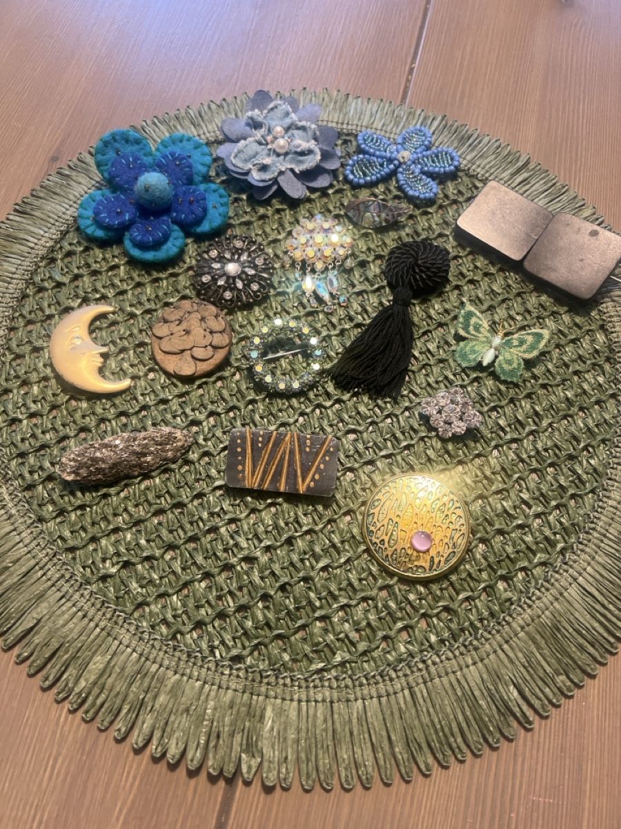Autres bijoux: Schöne Broschen Sammlung – D'occasion à Seon par Sunny-Schmuck78