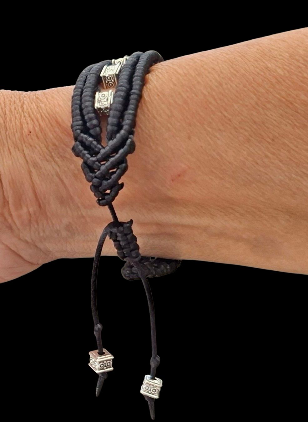Bracciali & Braccialetti: Exclusives Armband mit quadratischen Silber-Perlen. Handmade – Nuovo (secondo la descrizione) da Luzern venduto da Bbig 4