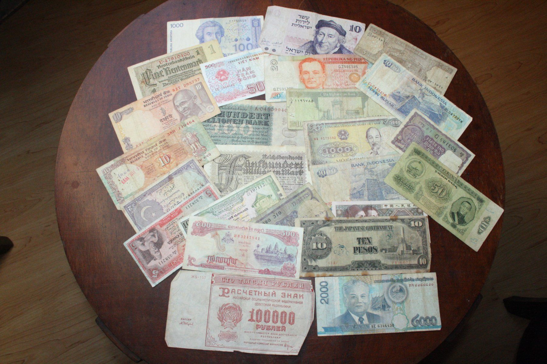 Banconote: Lot 4 - 25 Billets différents usés – Usato da Cormondrèche venduto da Hermes.monnaies