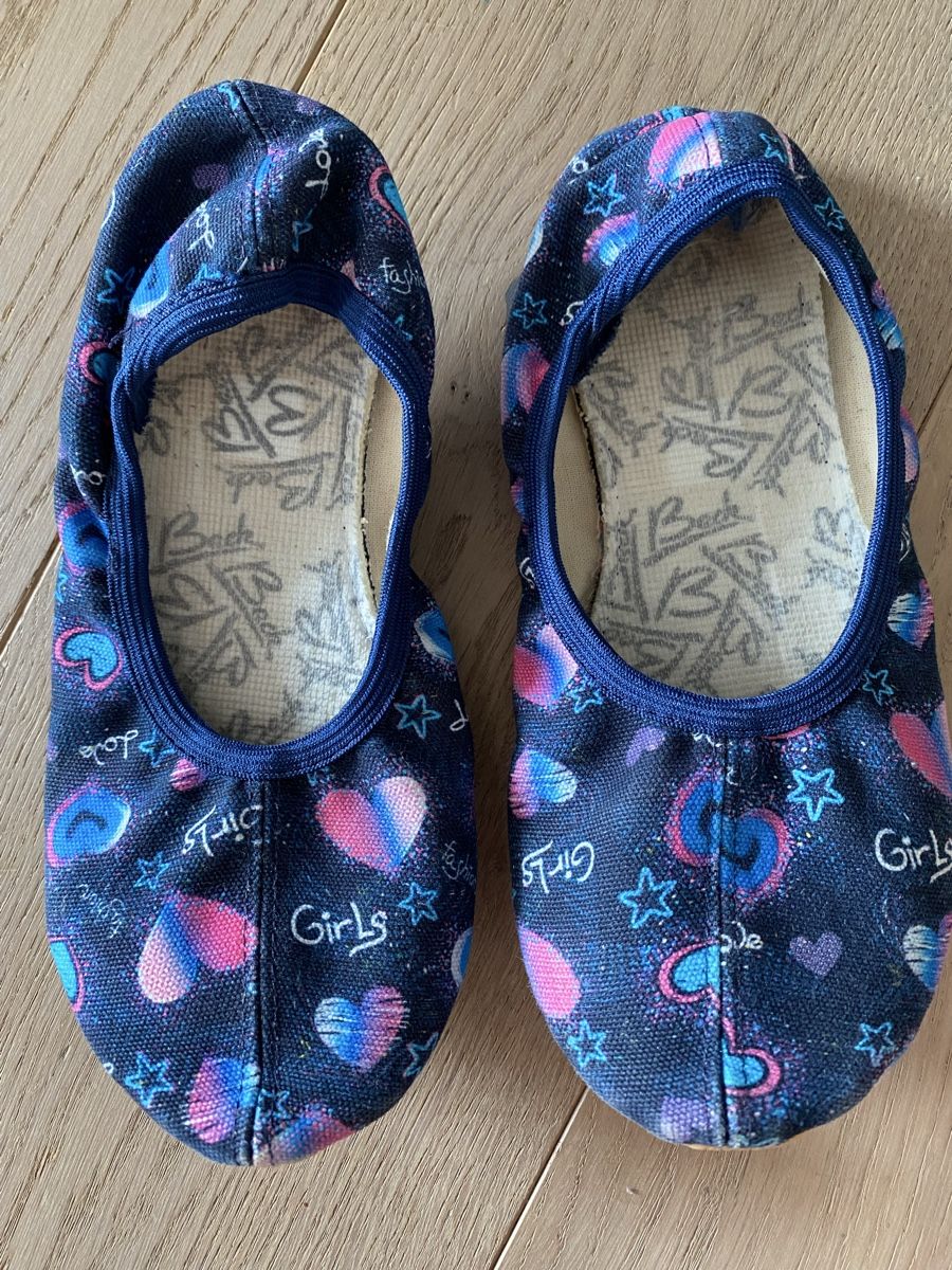 Scarpe per ragazzi: Turntäppeli, Gymnastikschuhe Gr. 31 – Usato da Lachen/SZ venduto da Flower2