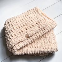 Neue handgemachte kuschelige Babydecke Beige