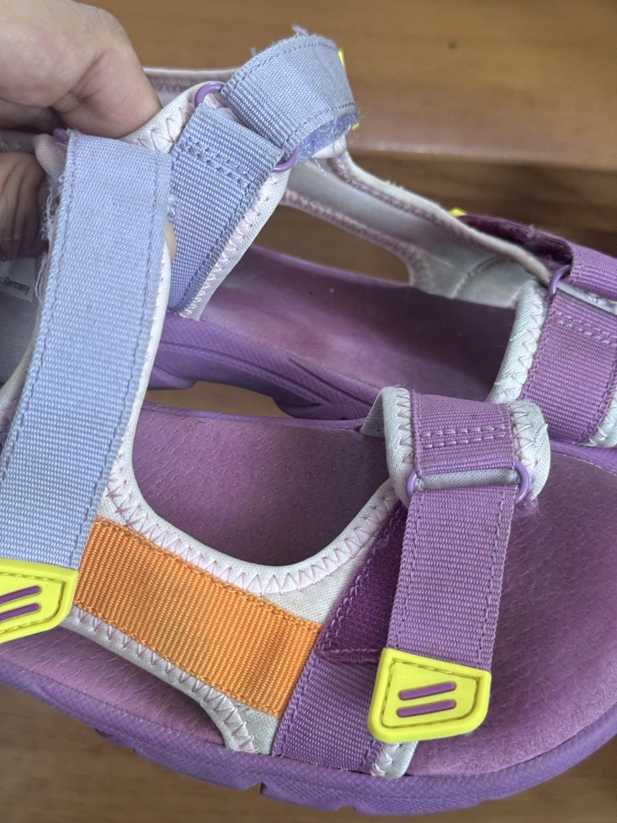 Chaussures filles: Mädchen Sandalen Gr. 33 – D'occasion à Wädenswil par dorodi 3