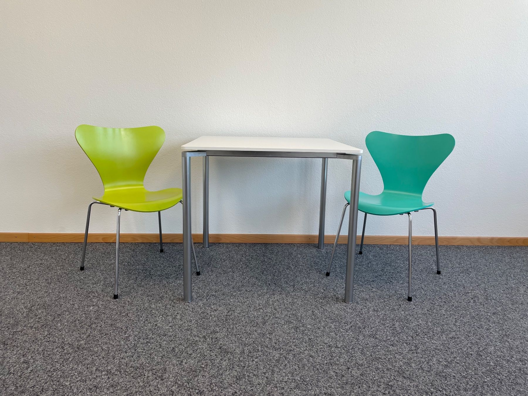 Fritz Hansen Tavoli: 2 Fritz Hansen Designer Tische – Usato da Grenchen venduto da Design-Outlet 6