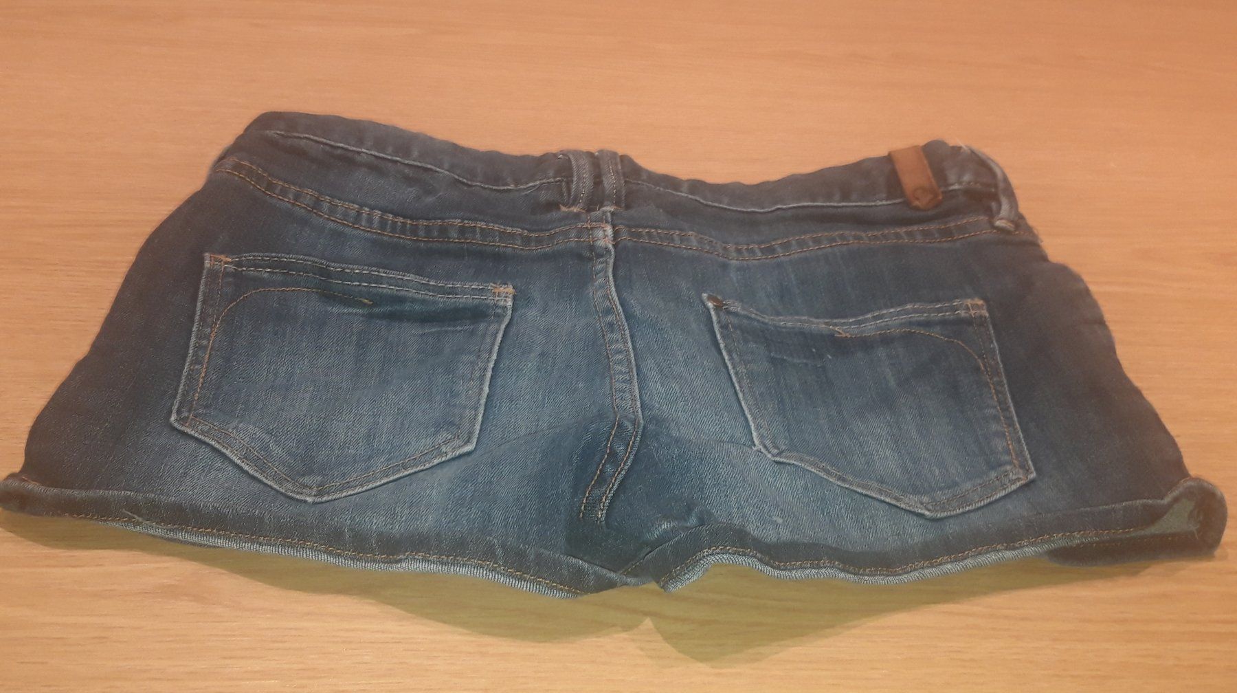 H&M Pantaloni: Jeanshotpants – Usato da wolfertswil venduto da februartag 2
