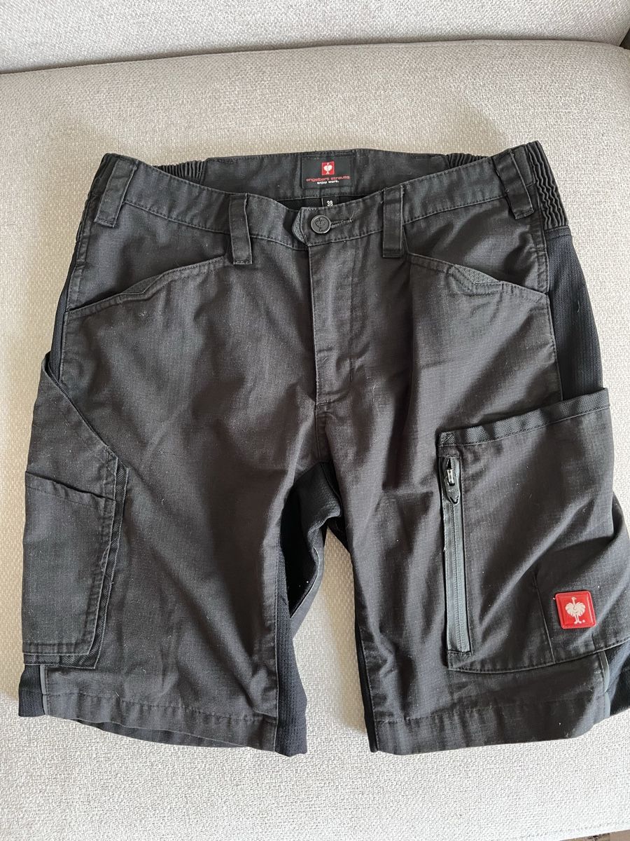 Engelbert Strauss Pantalons: Engelbert Strauss shorts black size 38 used – D'occasion à Lausanne par Danash