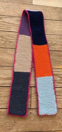 Bunter kleiner Strickschal, neu