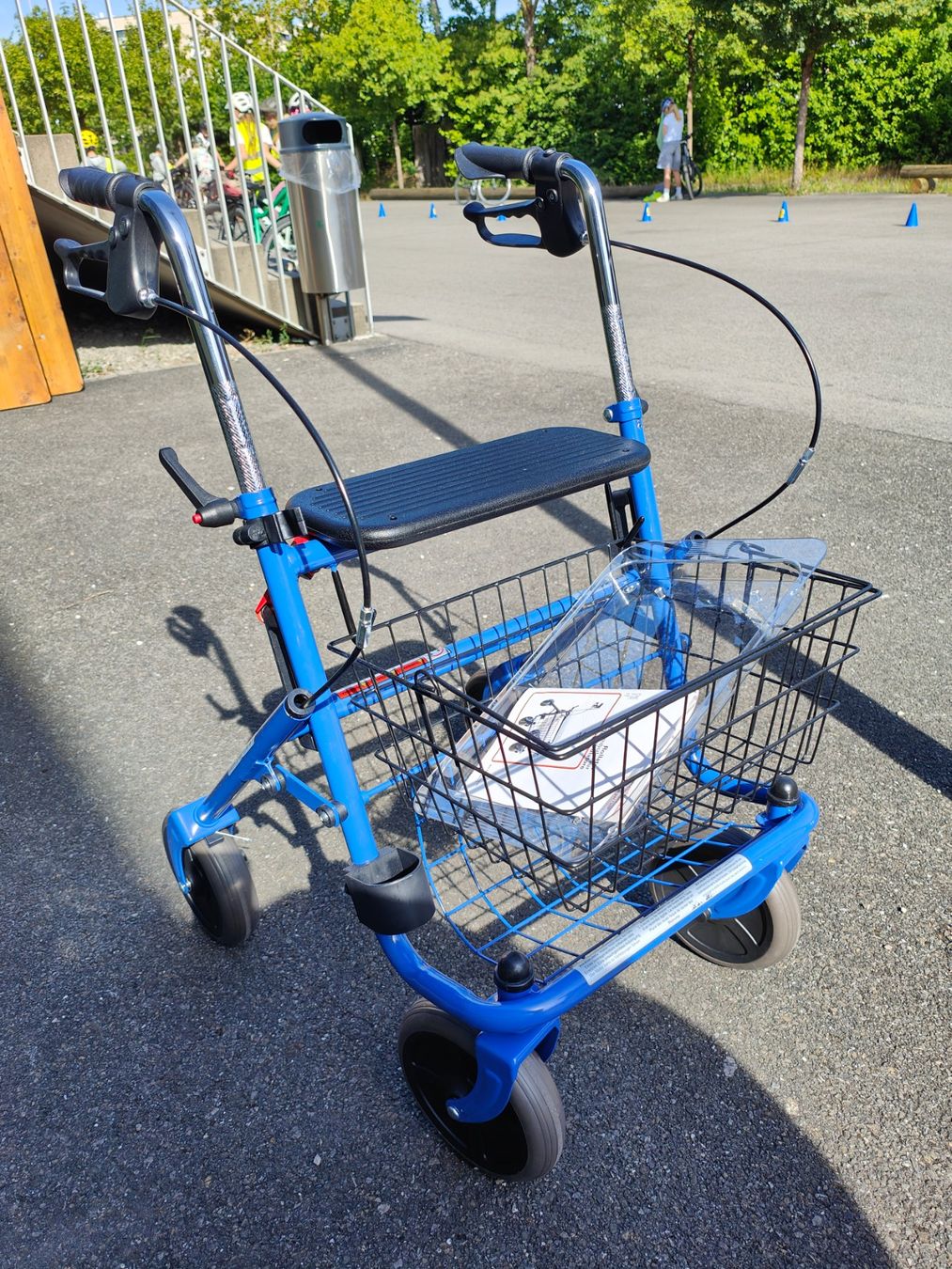 Gehhilfen: Rolator – Neu (gemäss Beschreibung) aus Schötz von lukui