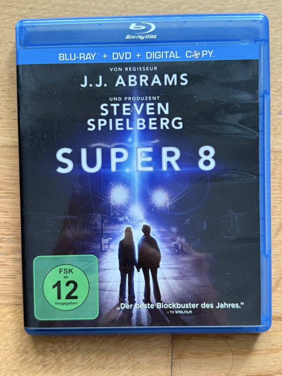 Alle DVDs: Super 8 - Blu-ray + DVD + Digital Copy – Gebraucht aus Kölliken von nerdorado