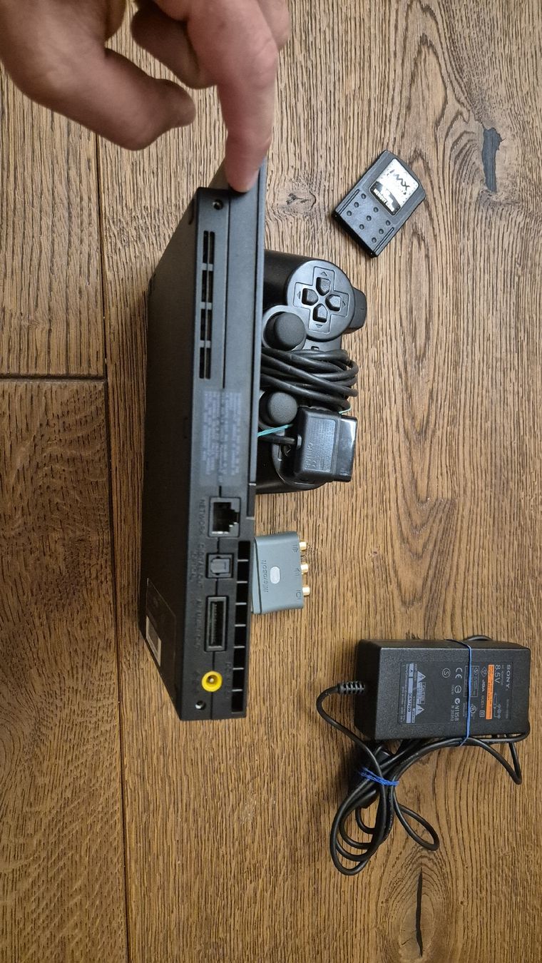 Sony Console: Sony PlayStation 2 Konsole mit 1 Controller und Zubehör – Usato da Busswil TG venduto da one123 2