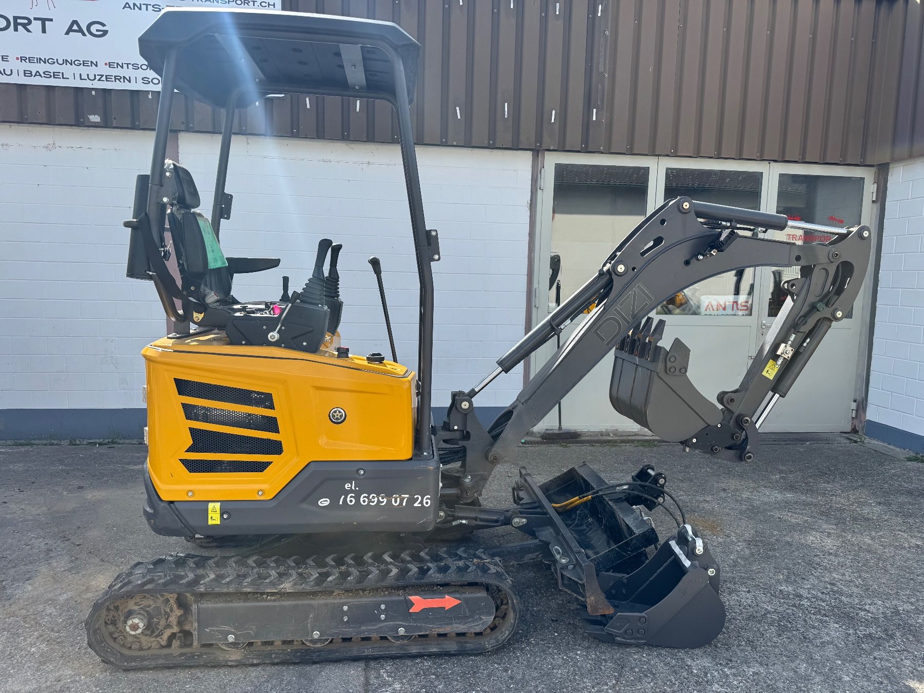 Excavateurs: Bagger 2.0T 895 Stunden – D'occasion à Orpund par dizi.98 2