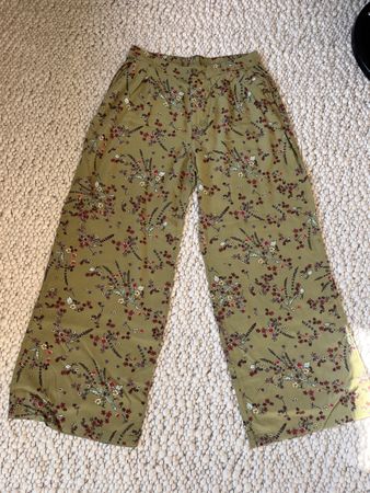 Sommerhose olivgrün Grösse 42/32