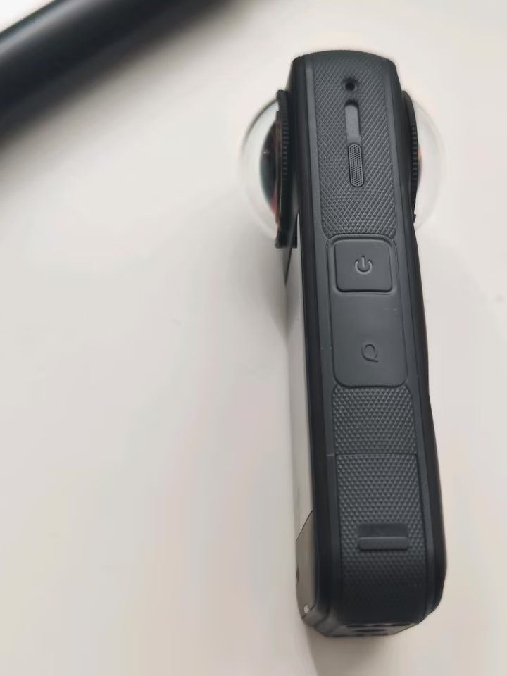 Insta360 Action Cam: Insta360 X5 mit original Zubehör – Usato da Lachen SZ venduto da leger 3