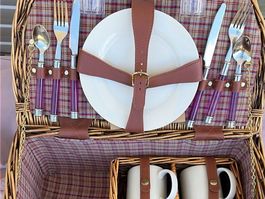 Schöner Picknick Korb für 2 Personen mit Geschirr, neuwertig