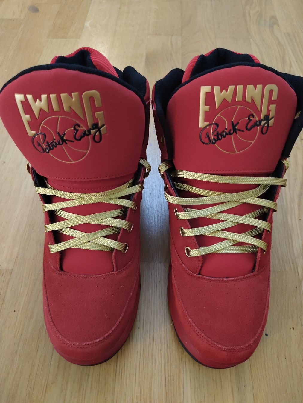 Scarpe da uomo: Ewing Focus Red Suede, Size 44, Iconic Design! – Nuovo (secondo la descrizione) da Gümligen venduto da tha_ydn6