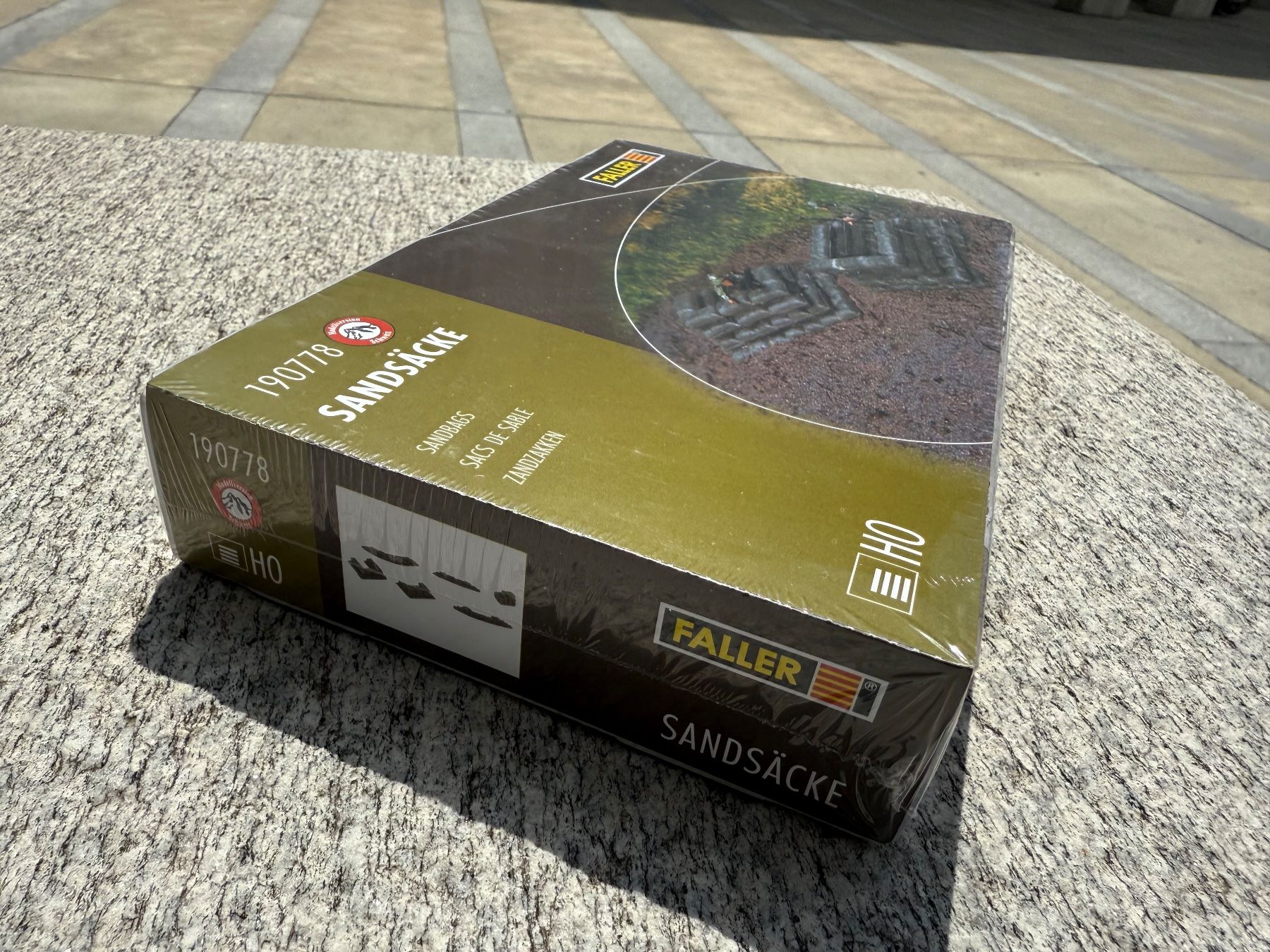 Faller Modellini di ferrovie: Faller H0 190778 Schweizer Armee Sandsäcke SWISS – Nuovo e nell'imballaggio originale da Chiasso venduto da Carrara-Modellismo 1