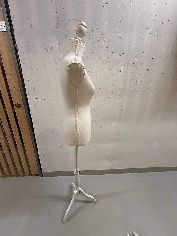 Equipement de magasin & Foires: Schneiderpuppe Mannequin weiss – D'occasion à Arbon par Mell73 1