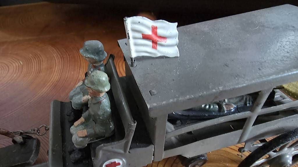 Spielzeuge:  ELASTOLIN / LINEOL. 1.Wk Sanitätswagen  – Gebraucht aus Ettingen von 1964erNachtzugfahrer 2