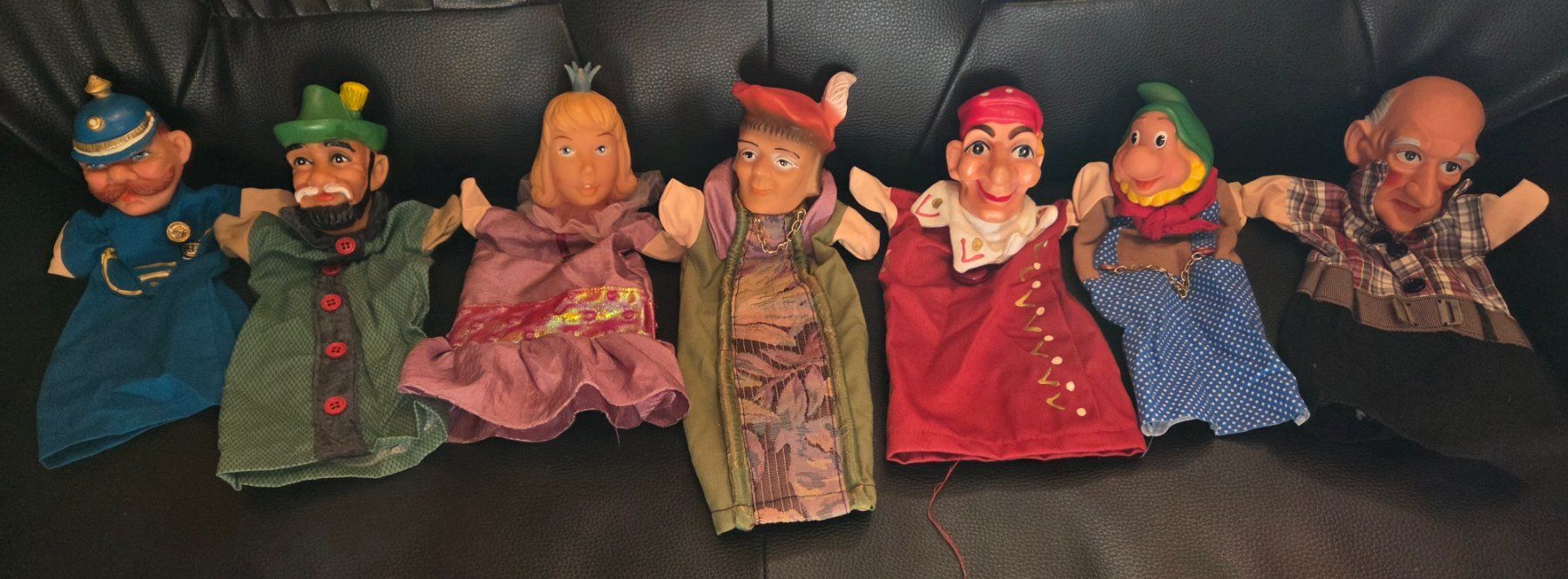 Giocattoli: 15 Stück Kasperlifiguren – Usato da Oberwangen b. Bern venduto da Mesimo