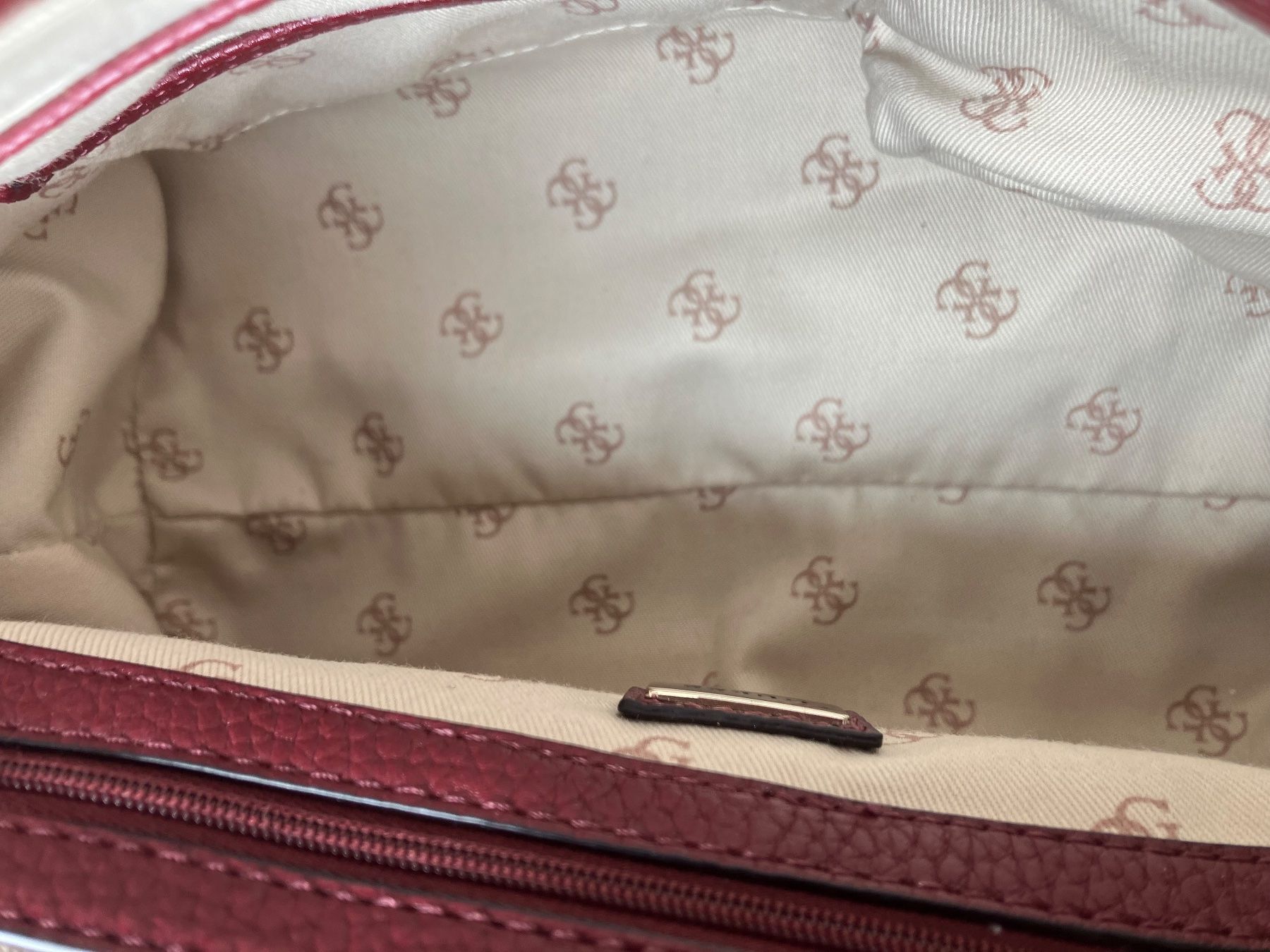 Guess Borse da donna: Neuwertige Tasche von GUESS Farbe berry – Nuovo (secondo la descrizione) da Uster venduto da pri_6r68 1