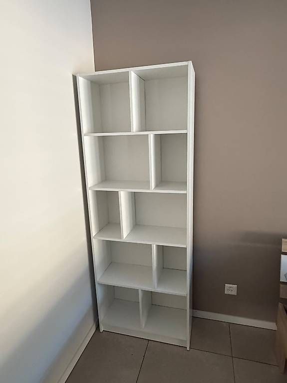 Scaffali: Libreria JYSK MOSBJERG bianca  CHF 10 – Usato da Bellinzona venduto da cam_9fcv 4