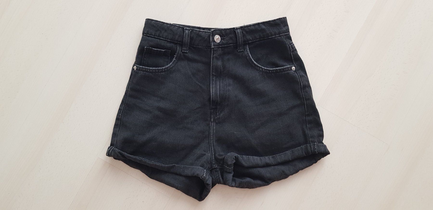 Jeans: Jeans Short schwarz Gr. 36 – Gebraucht aus Walterswil SO von peiper2