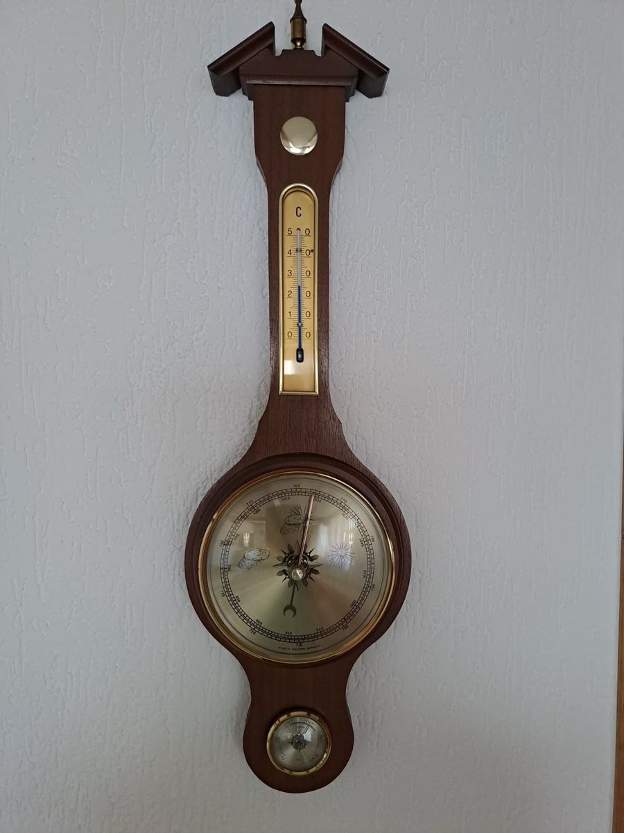 Sonstige antike Technik & Geräte: Barometer Thermometer Holzgehäuse Wandmontage – Gebraucht aus Bottenwil von Guguseli014