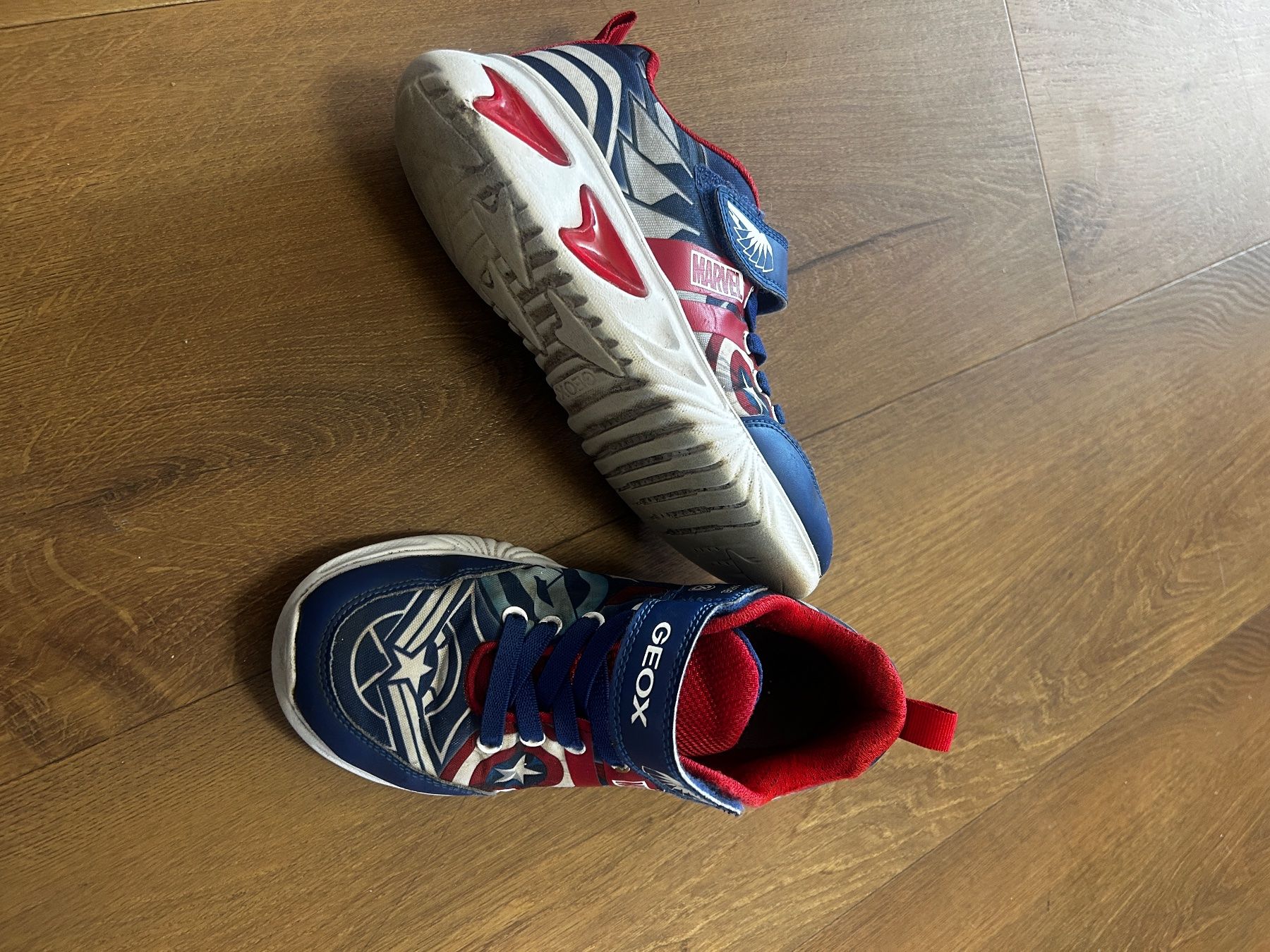 Geox Scarpe per ragazzi: Coole Geox Marvel Kinderschuhe mit LED  Grösse 35 – Usato da Regensdorf venduto da Spyke55 6