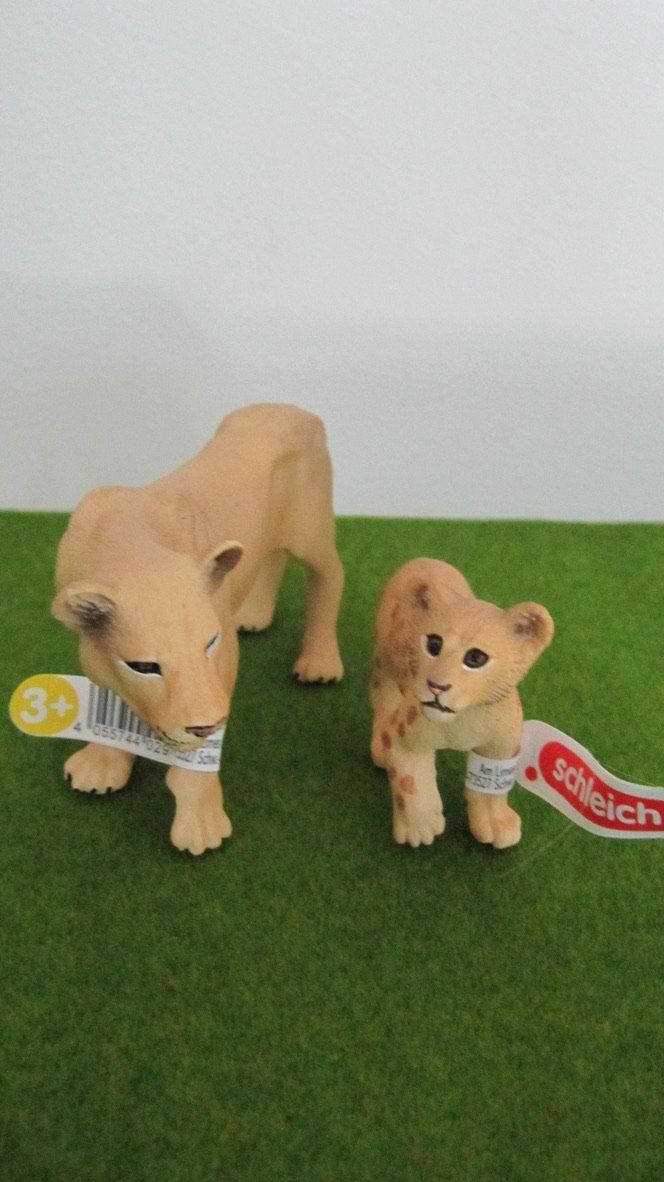 Spielzeuge: Schleich Löwenmutter mit Jungtier, neuwertig – Neu (gemäss Beschreibung) aus Brunnen von Kiwiland1 1