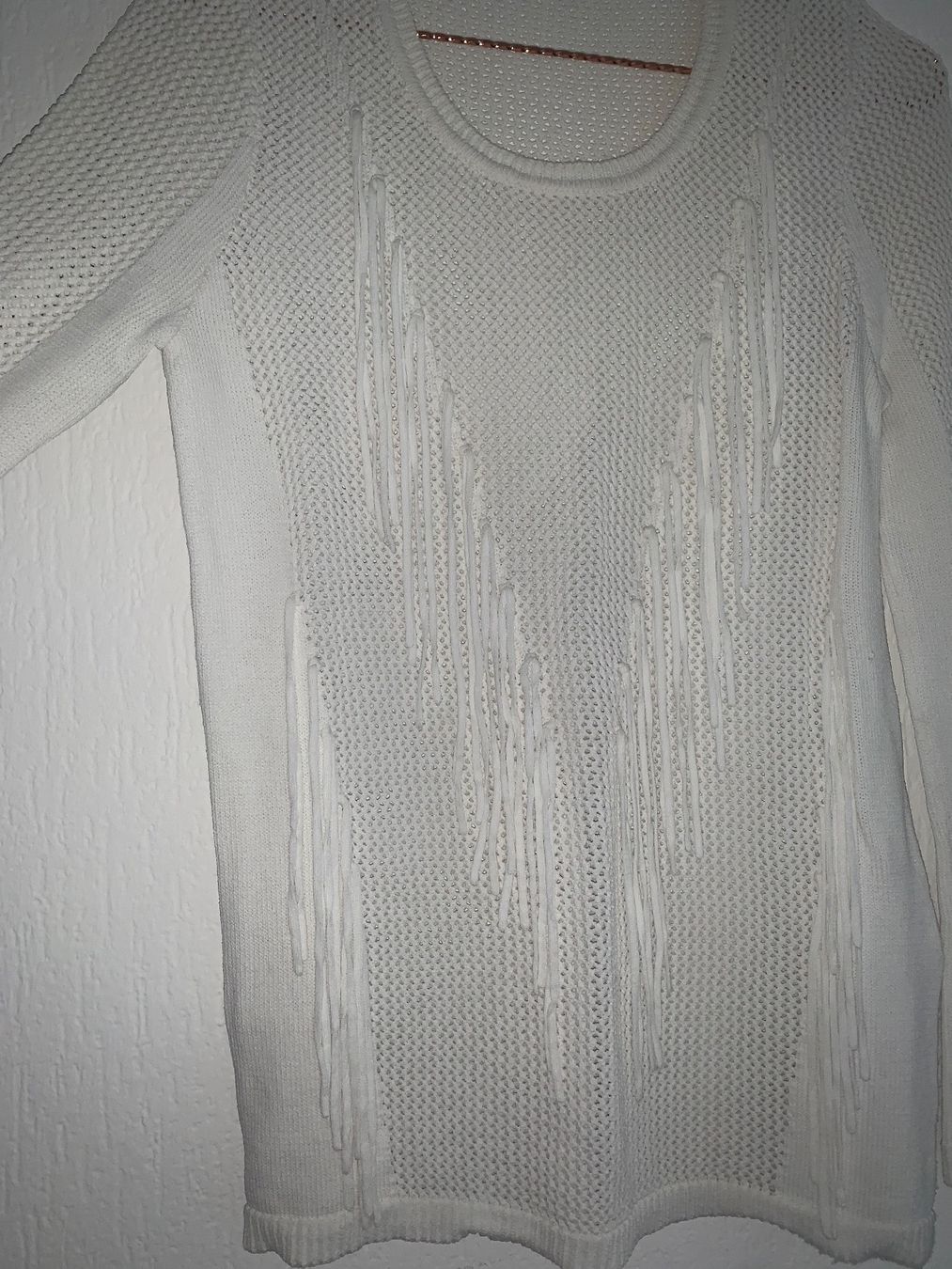 Sandro Tops: Sandro pull blanc à franges (taille 2/M) – D'occasion à Lausanne par Xiaoxi 3