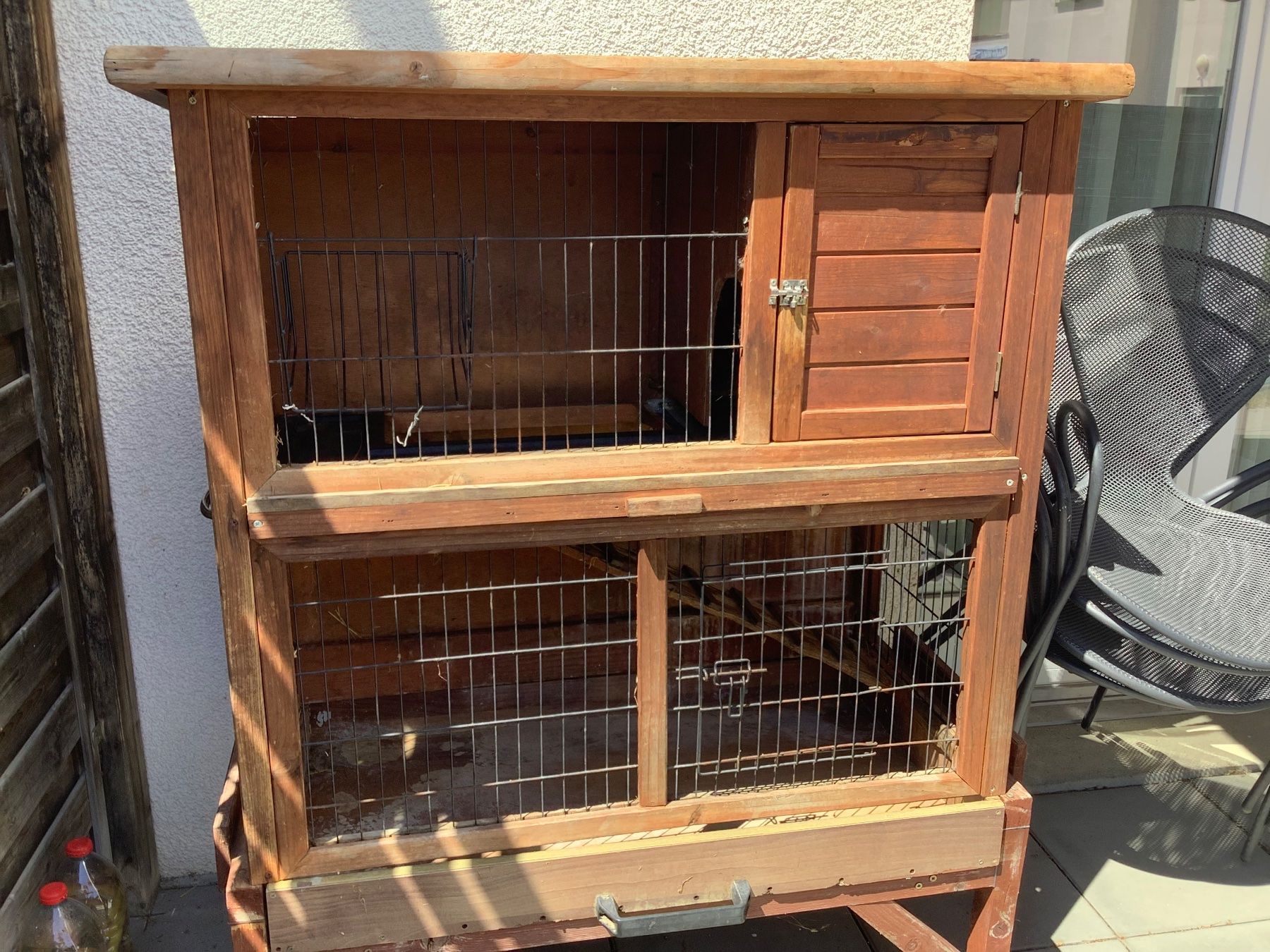 Cages, transport & sécurité: Kaninchenstall mit zwei Etagen – D'occasion à Schafisheim par lite-liu