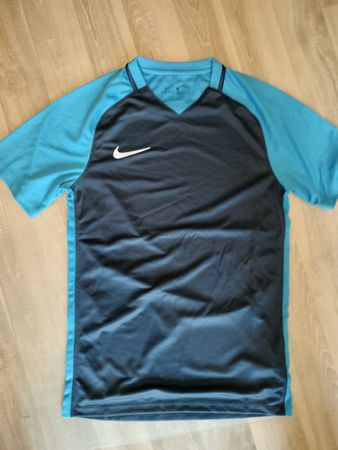 Nike Fussballshirt DRI-FIT Grösse S - Sommer perfekt!