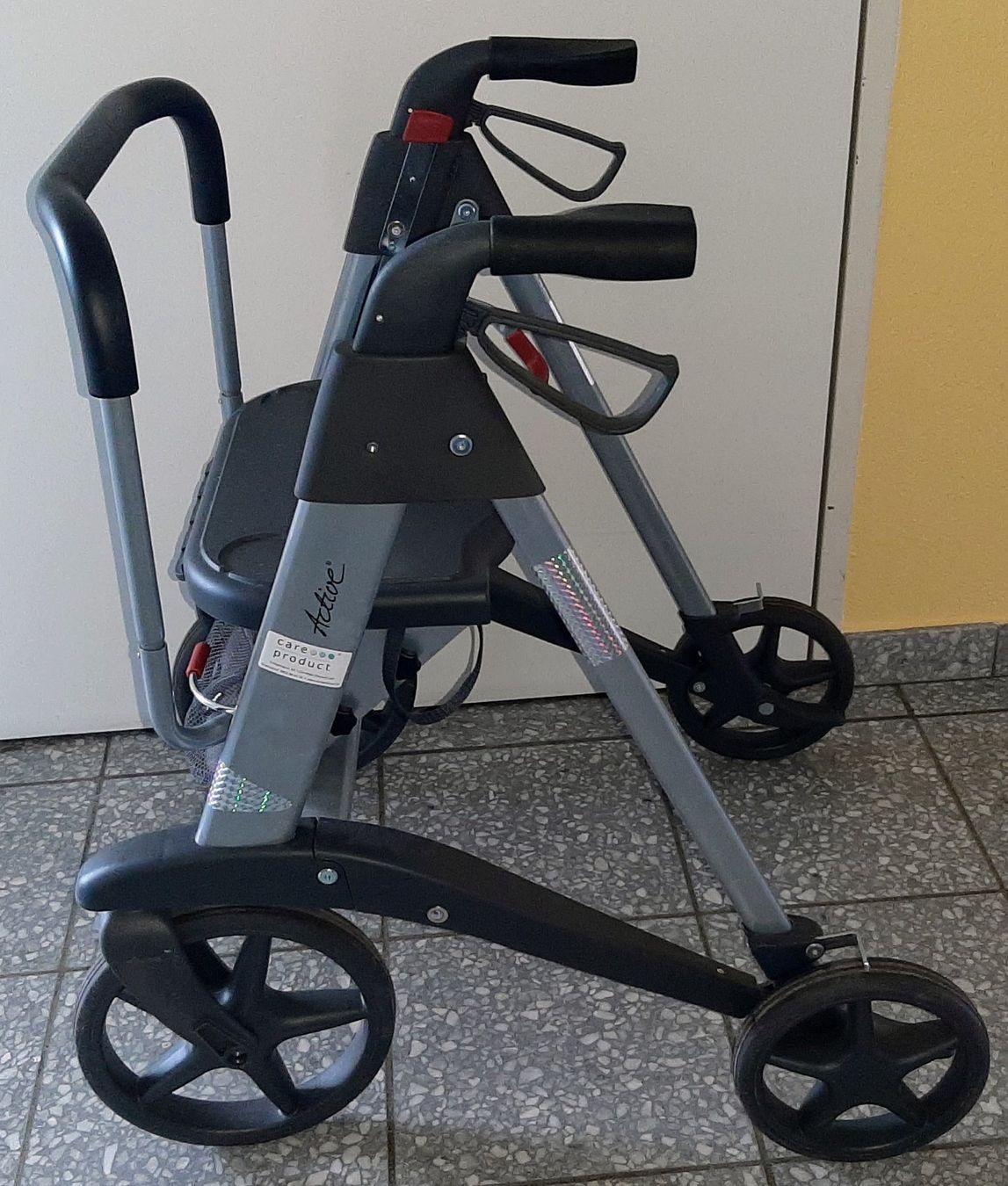 Ausili per la deambulazione: Rollator Active Walker Acces mit Sitzhöhenverstellung – Usato da Zürich venduto da Zurich 2