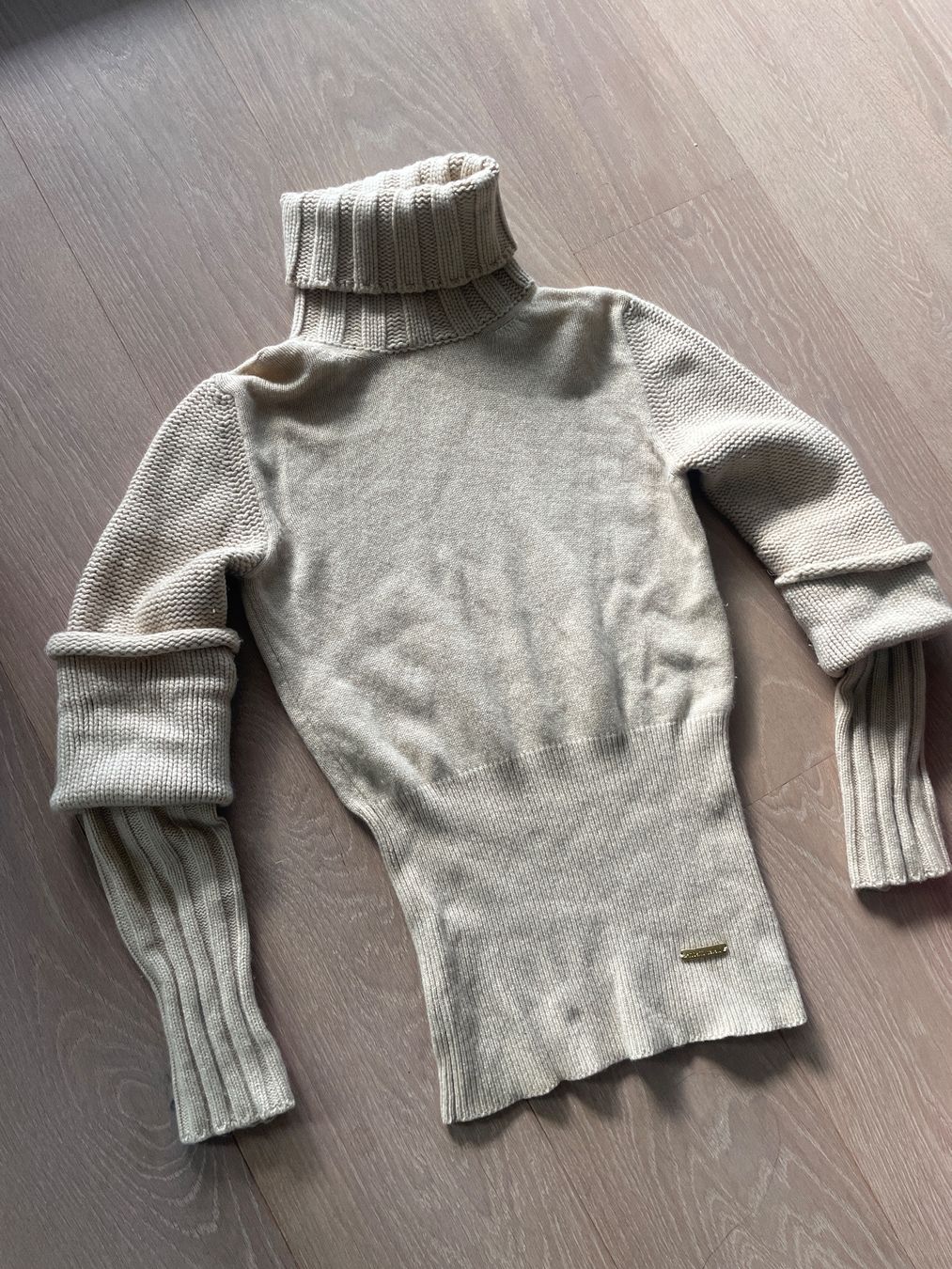 Roberto Cavalli Maglioni & Felpe: Cooler Roberto Cavalli Kaschmir Pulli Gr. S – Nuovo (secondo la descrizione) da Erlenbach ZH venduto da Pocahoney