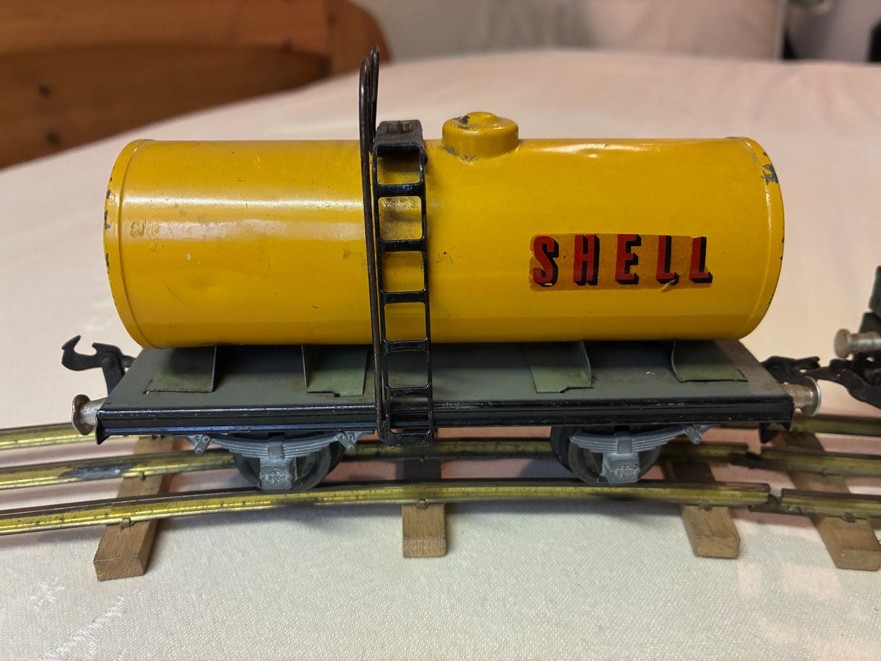Buco Modellini di ferrovie: Buco Modell Eisenbahnwagen 4 Stk., Spur 0, 32mm – Usato da Uznach venduto da Kas-Fri 2