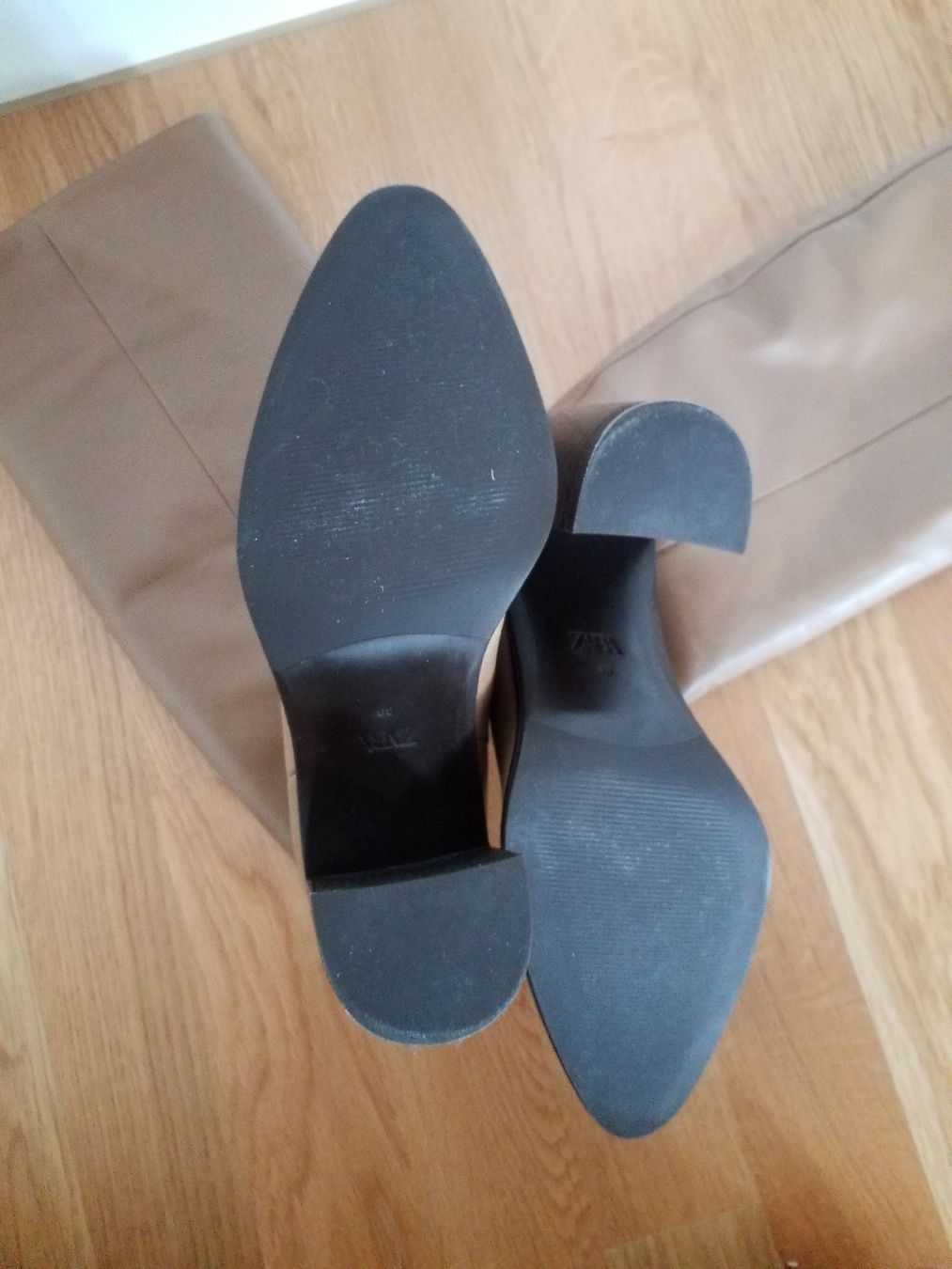 Zara Scarpe da donna: leather boots Zara – Usato da Luzern venduto da _Lobster_ 5