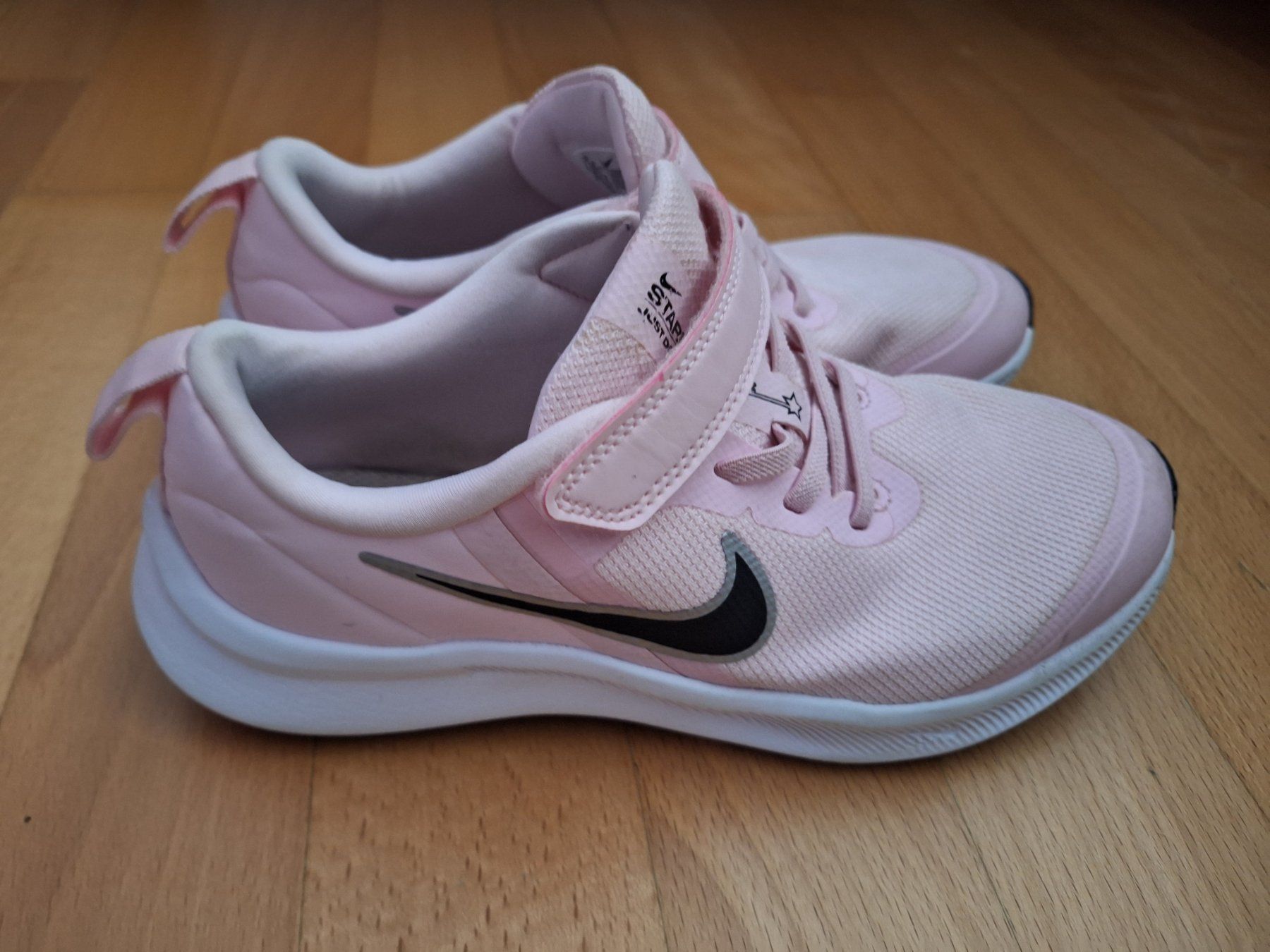 Nike Scarpe per ragazze: Mädchen Schuhe Gr. 34 – Usato da Richterswil venduto da zsubaba86