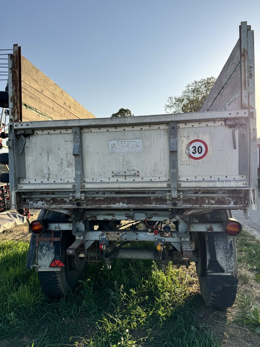 Camions-bennes: LKW Anhänger 3-Seitenkipper – D'occasion à Oberbalm par Cle12 7