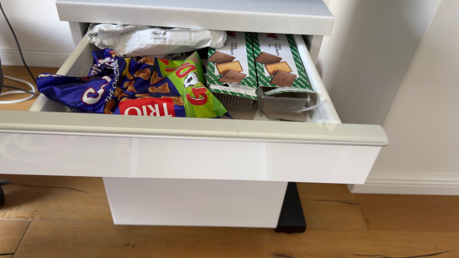 Ikea Scrivanie: Homeoffice-Set: Schreibtisch, Rollcontainer, Hocker – Usato da Hünenberg See venduto da bobby0102 9