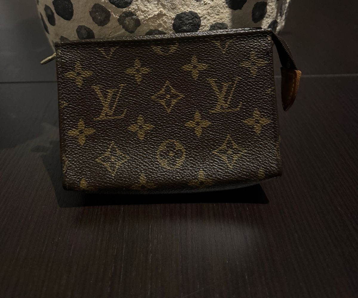 Louis Vuitton Custodie per cosmetici: Pochette Louis Vuitton monogramme etat utilise – Nuovo (secondo la descrizione) da Genève venduto da sam_9v5z