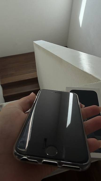 Handys / Smartphones: iPhone SE, Black, 64GB – Gebraucht aus Domat/Ems von noe_xkb7 3