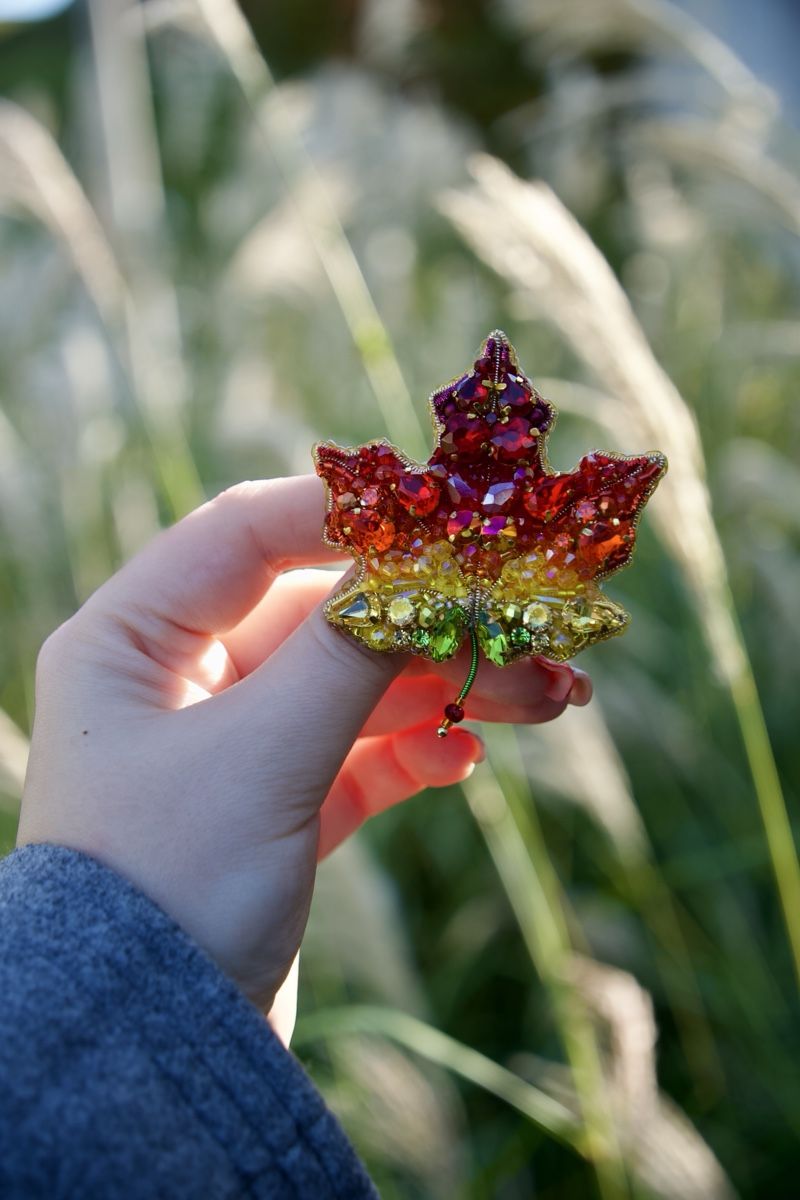Spille & Fermagli: Autumn Leaf Brooch, Beaded Fall Colors, New – Nuovo e nell'imballaggio originale da Glattpark(Opfikon) venduto da olg_g9wb 2