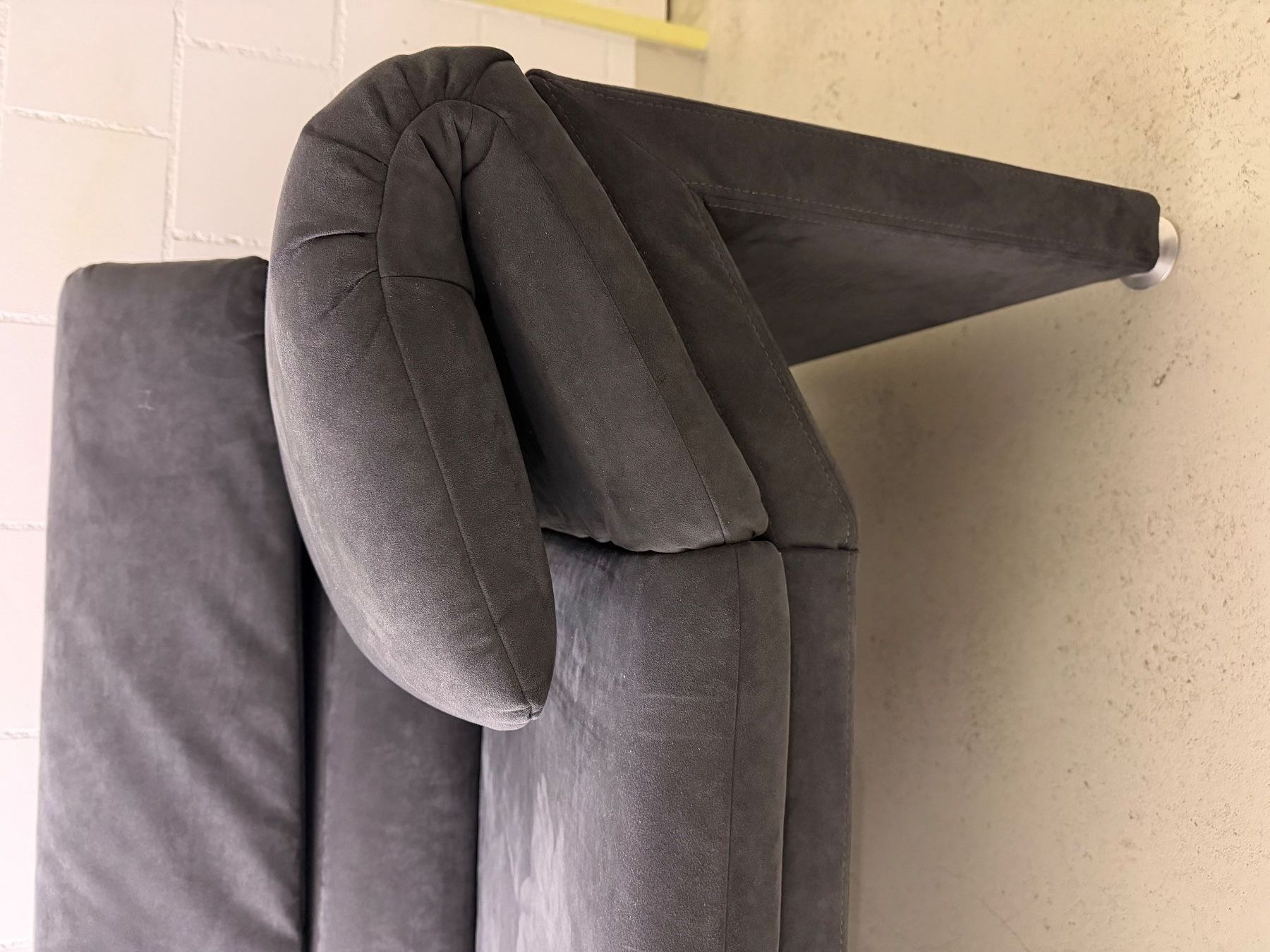 Sofas: Wertiges 2er Sofa Alcantara, anthrazit, 160 cm – Gebraucht aus Zofingen von momo4800 3