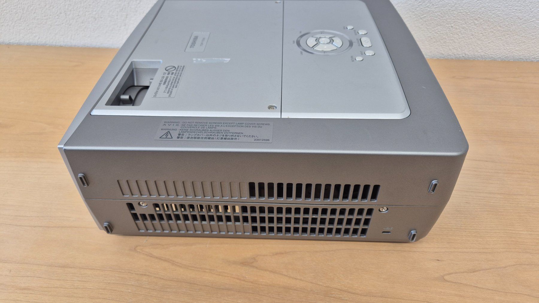 Toshiba Proiettori: Beamer  Toshiba TDP-T355 – Usato da Elgg venduto da computerbrocki 2