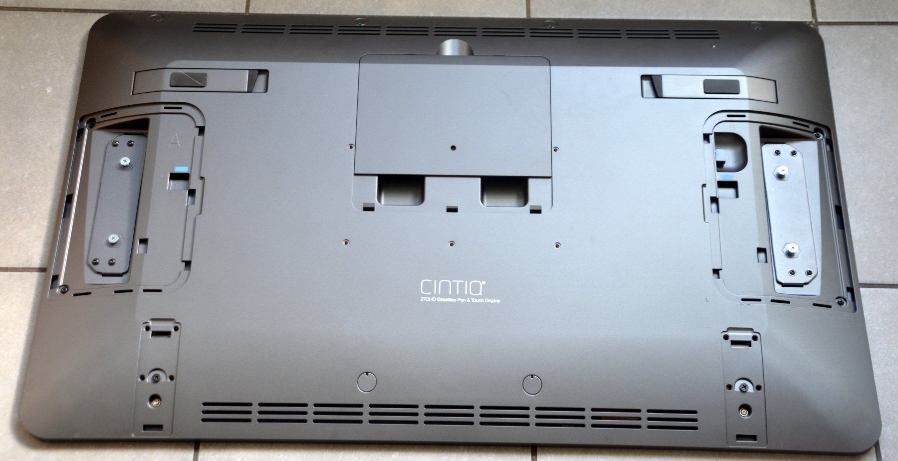 Wacom Tablet PC: WACOM Cintiq 27QHD – Usato da Collonges venduto da arashee 4