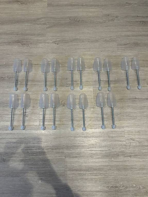Scarpe da uomo: 9x Paar Schuhspanner od. Schuhstrecker / GR EU40 bis EU46 – Usato da Wädenswil venduto da user00643436
