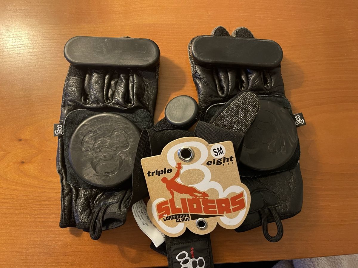 Skateboards: Triple8 Longboard Handschuhe Neu – Nuovo e nell'imballaggio originale da Grandvillard venduto da Jobelin