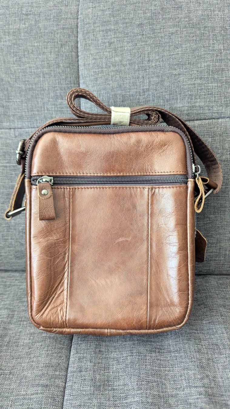 Taschen: Modische, kompakte Umhängtasche aus echtem Leder - NEU – Neu und originalverpackt aus Wichtrach von itstrue 1